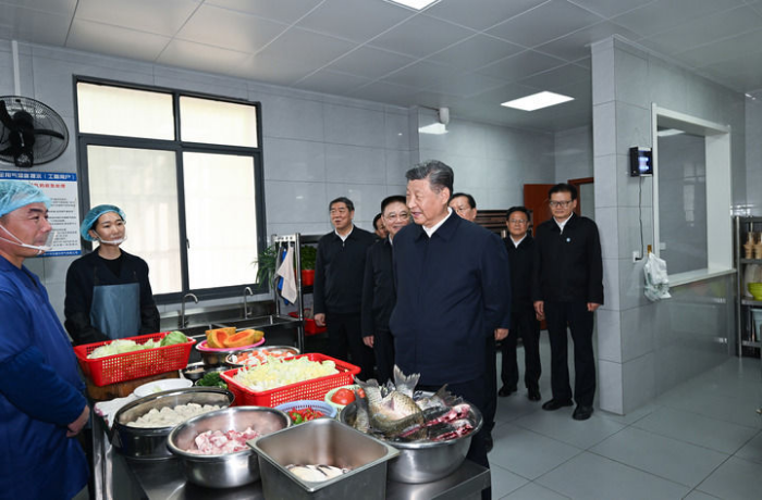 习近平在湖北考察时强调 鼓足干劲奋发进取 久久为功善作善成 奋力谱写中国式现代化湖北篇章.jpg